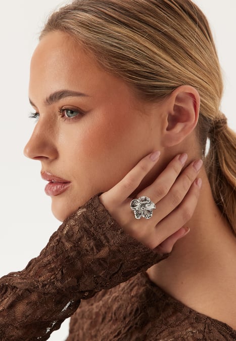 BY JOLIMA Daisy Ring 
