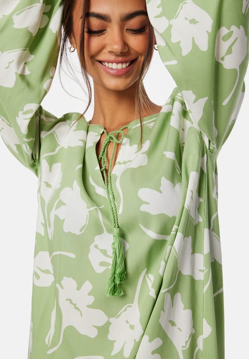 Happy Holly V-neck Raglan Viscose Dress