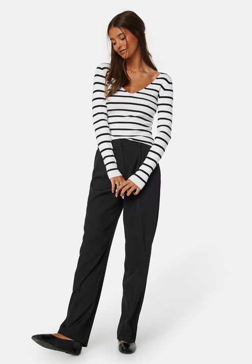 BUBBLEROOM V-neck Knitted Top