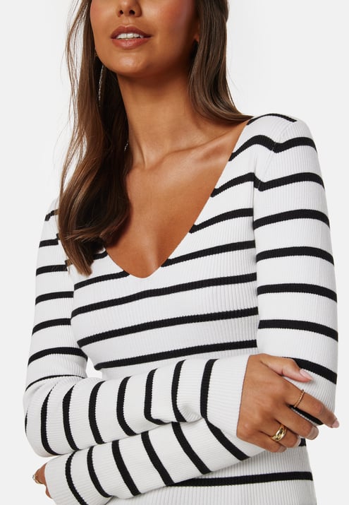 BUBBLEROOM V-neck Knitted Top