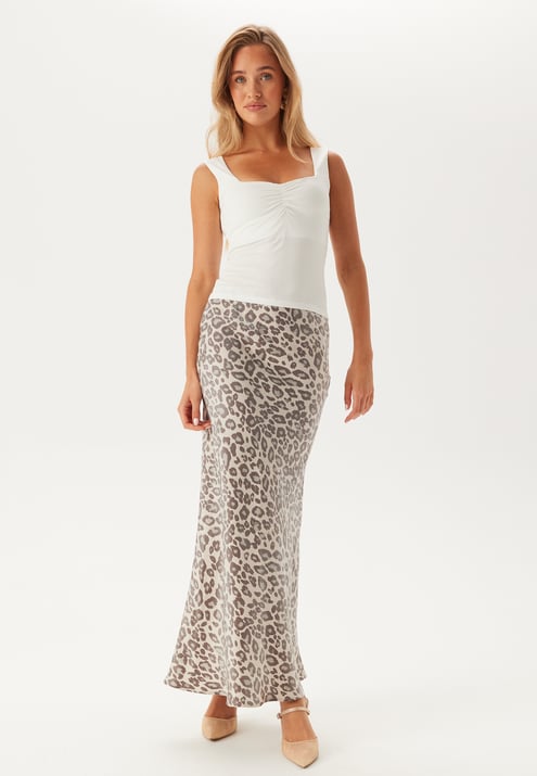 BUBBLEROOM Sweetheart Neckline Tank Top