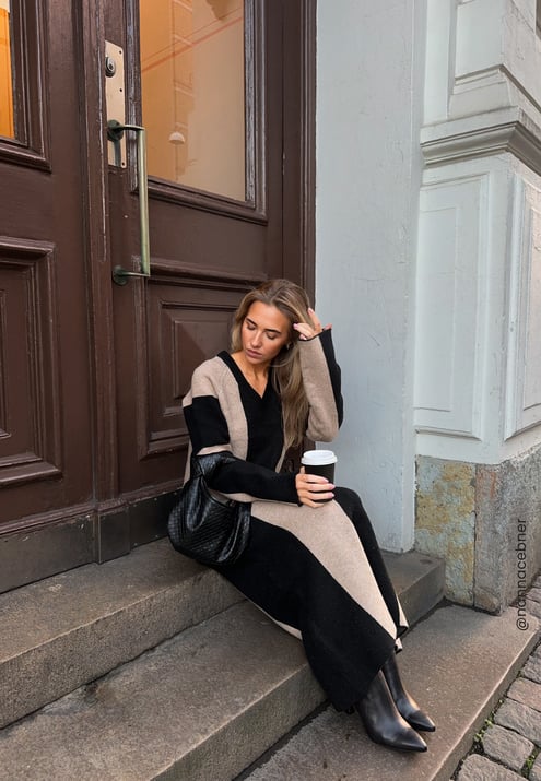 BUBBLEROOM V-neck Knitted Midi Dress