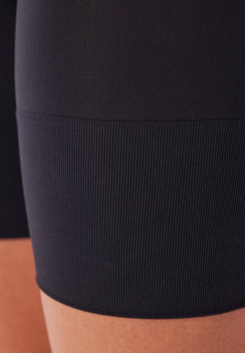 DORINA Essensual Mid Waisted Shorts