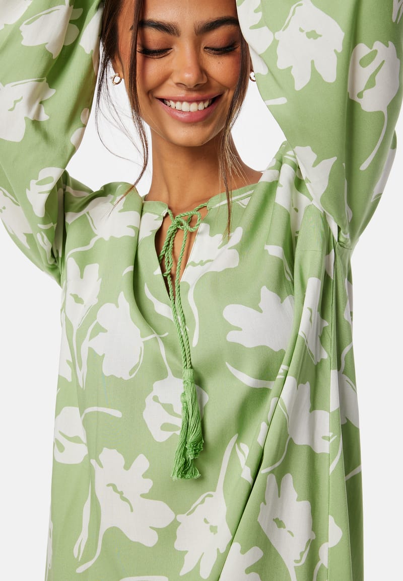 Happy Holly V-neck Raglan Viscose Dress