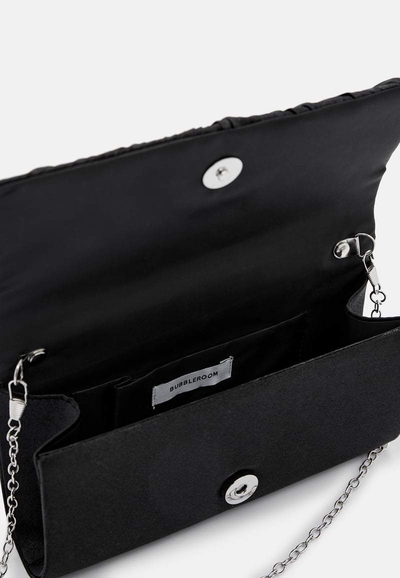 BUBBLEROOM Knot Clutch