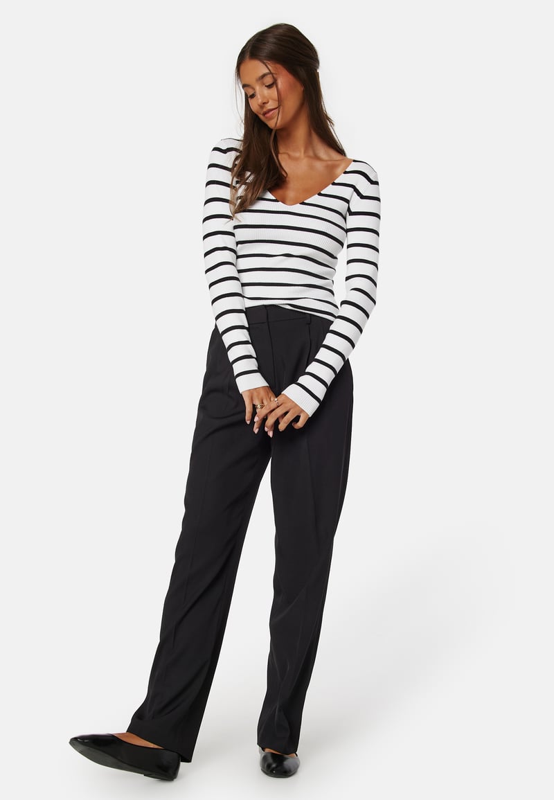 BUBBLEROOM V-neck Knitted Top
