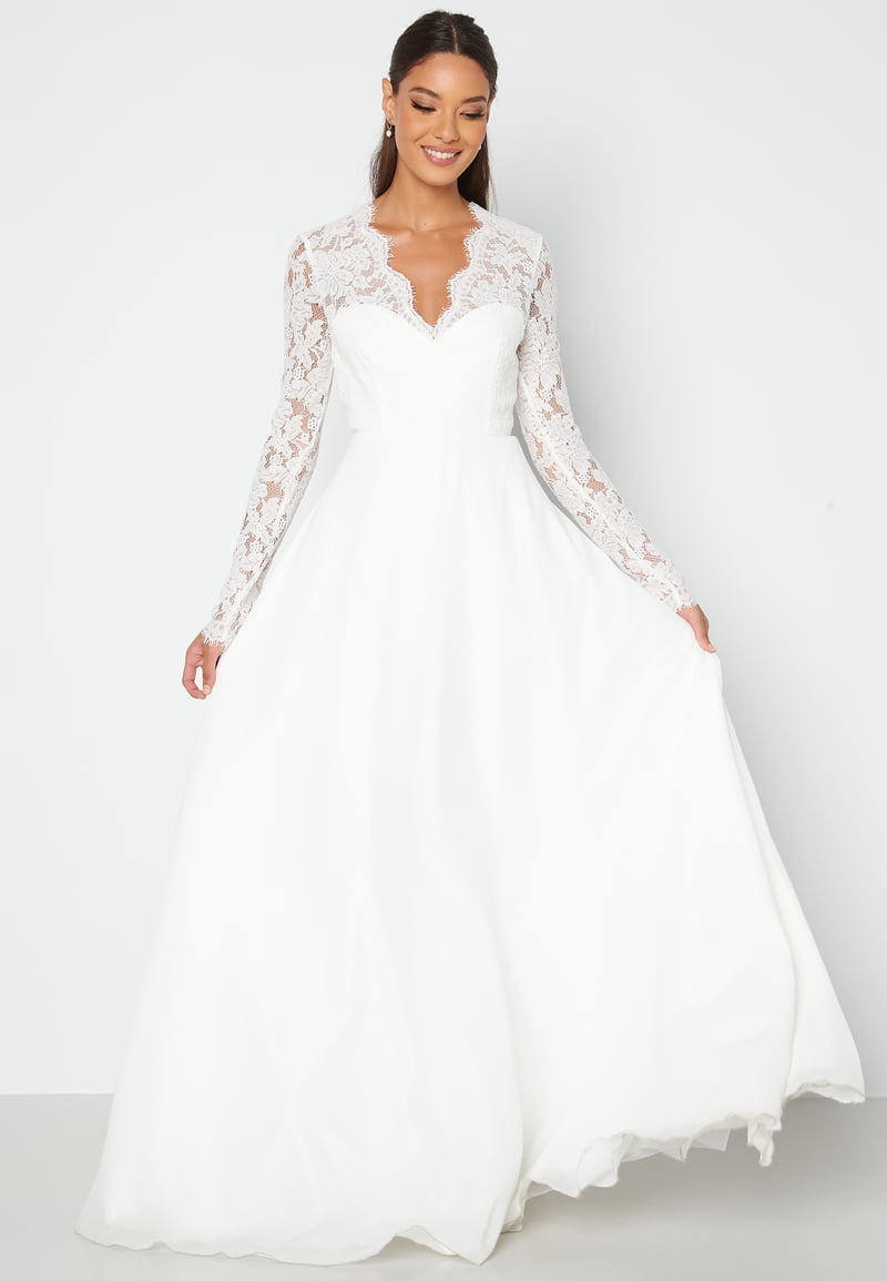 Bubbleroom Occasion Scallop V-Neck Lace Gown