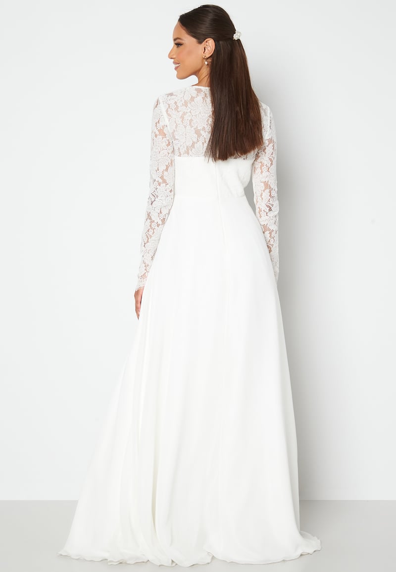 Bubbleroom Occasion Scallop V-Neck Lace Gown