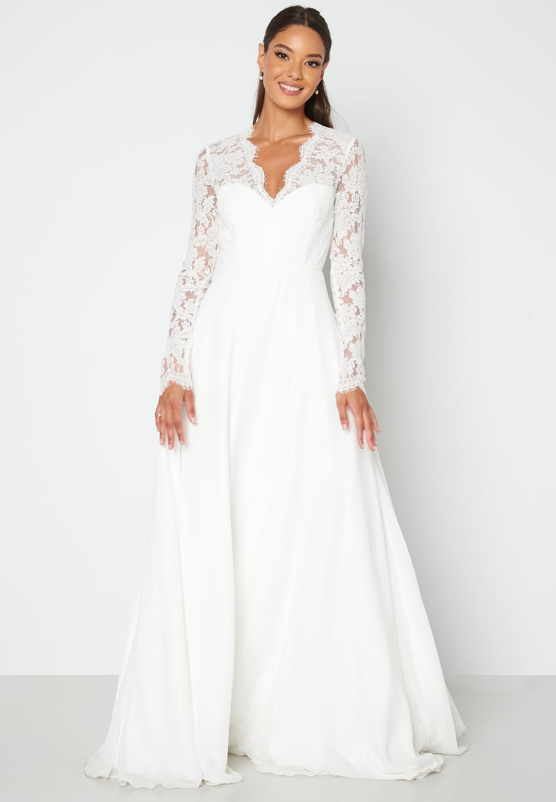 Bubbleroom Occasion Scallop V-Neck Lace Gown