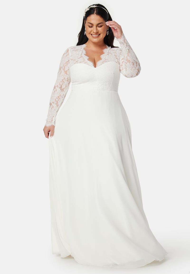 Bubbleroom Occasion Scallop V-Neck Lace Gown