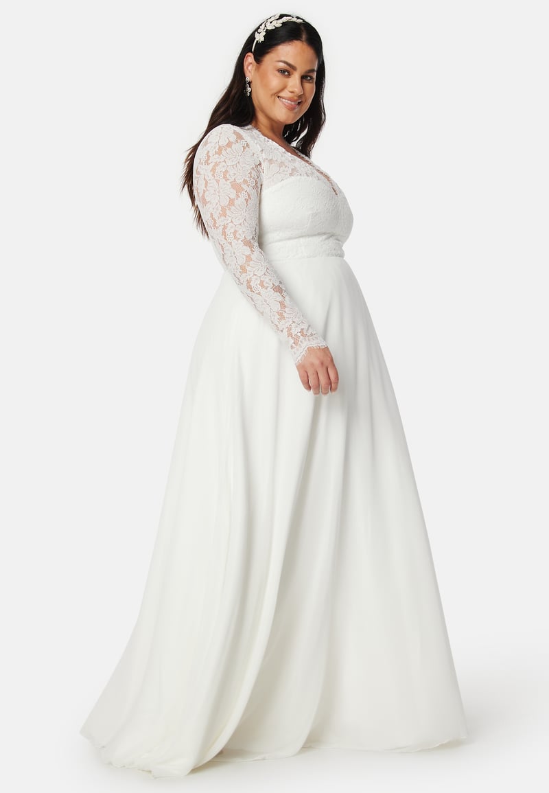 Bubbleroom Occasion Scallop V-Neck Lace Gown