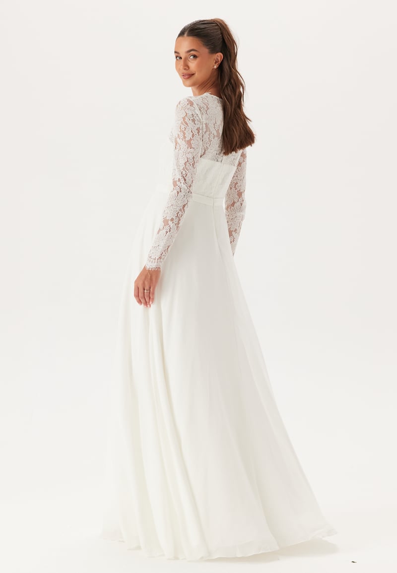 Bubbleroom Occasion  Scallop V-Neck Lace Gown