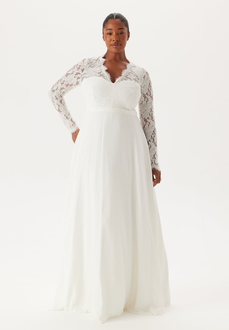 Bubbleroom Occasion  Scallop V-Neck Lace Gown