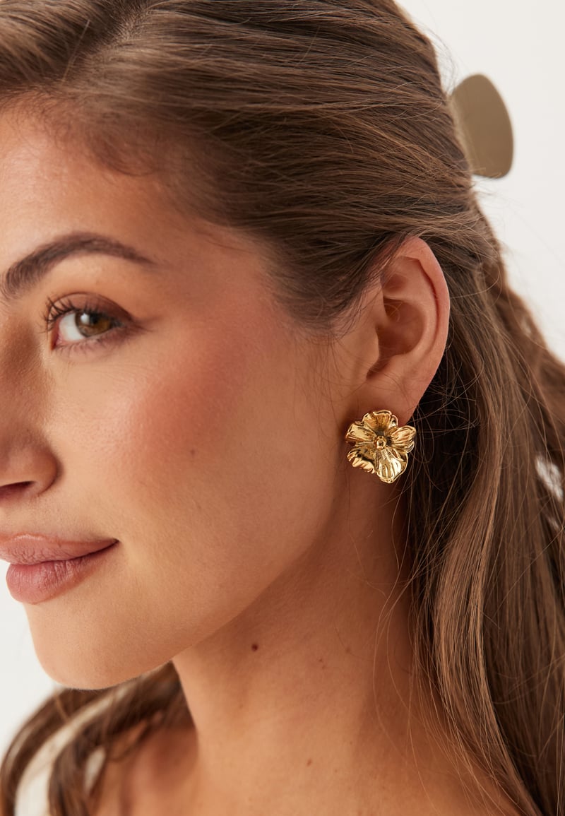 BY JOLIMA Daisy Earring