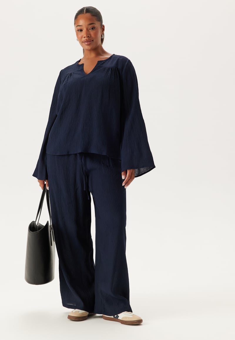 Happy Holly Crinkle Blouse