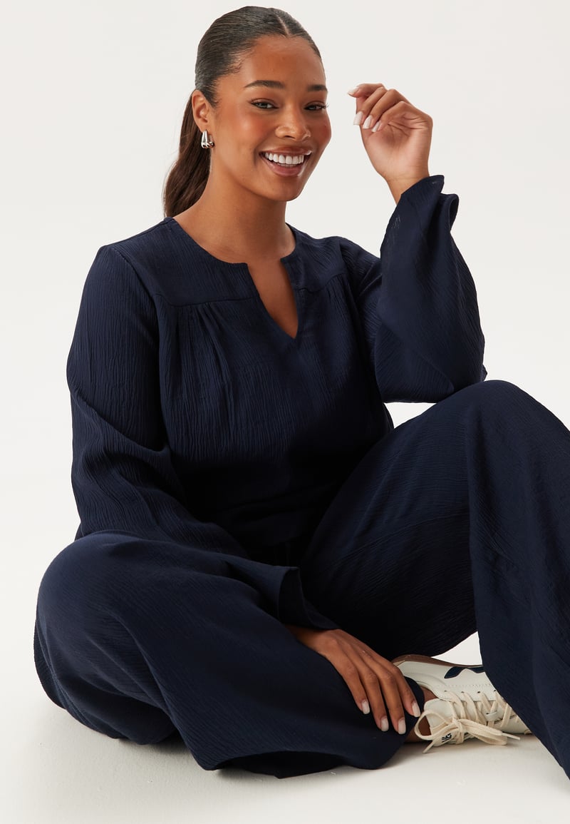 Happy Holly Crinkle Blouse
