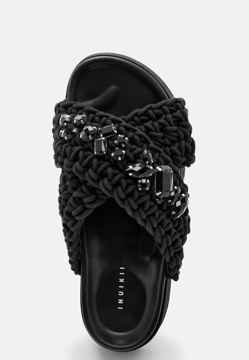 INUIKII Woven Stones Platform