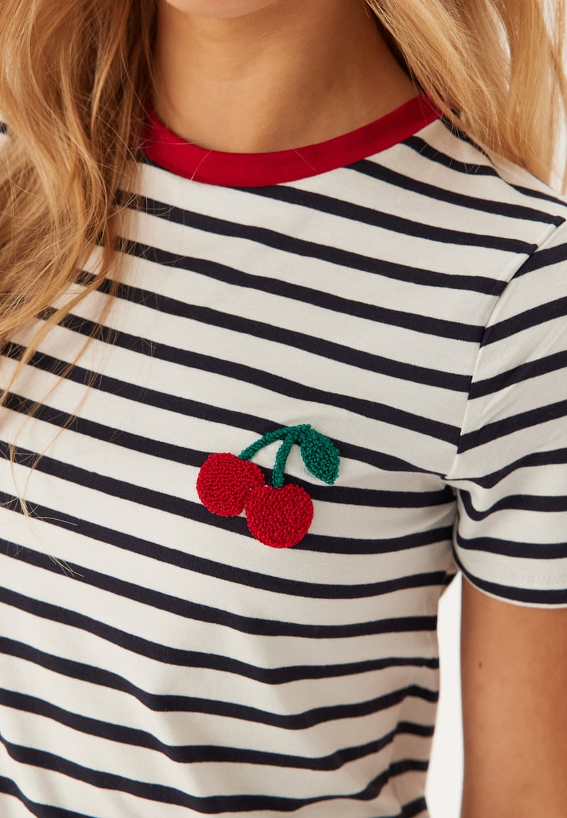 ONLY Onlheart Life S/S TEE JRS NOOS