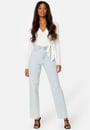 kendra-straight-jeans-light-denim