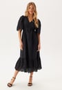 midi-broderie-anglaise-dress