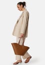 tulip-shoulder-bag-medium-caramel
