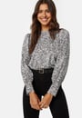 caroline-l-s-top-black-aop-cloud-dan
