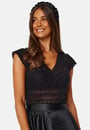 vichikka-v-neck-cap-sleeve-top-black
