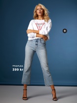 Shoppa jeansvarumärket Guess på bubbleroom!