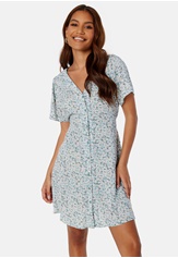 onlevida-s-s-short-dress-gray-mist-aop-flower