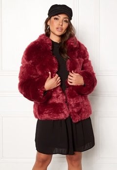 AMO Couture Phantom Faux Fur Short Coat Deep Red bubbleroom.se