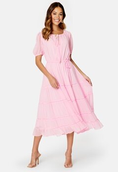 FOREVER NEW Sophie Tiered Midi Dress Plastic Pink bubbleroom.se