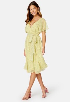 Goddiva Ditsy Flutter Sleeve Midi Dress Soft Lemon bubbleroom.se