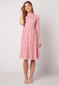 Happy Holly Madison lace dress Dusty pink bubbleroom.se