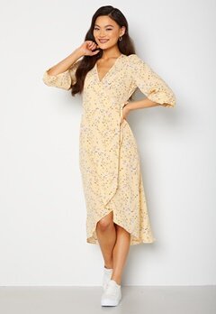 Happy Holly Ria high low dress Light yellow / Patterned bubbleroom.se