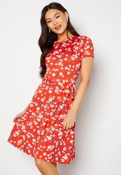 Happy Holly Tova ss dress Red / Floral bubbleroom.se