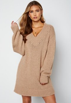 Lojsan Wallin x BUBBLEROOM Chunky knitted sweater dress Light beige bubbleroom.se