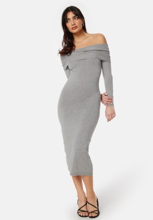 Läs mer om BUBBLEROOM Ada Knitted Off Shoulder Dress Grey melange XL