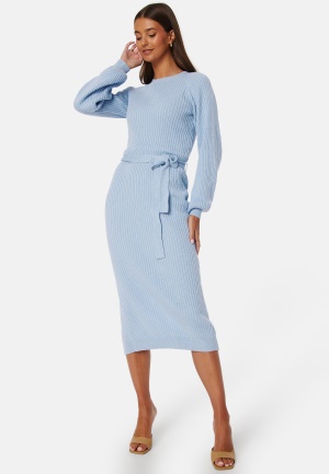 Läs mer om BUBBLEROOM Amira Knitted Dress Light blue 4XL