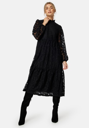 Läs mer om BUBBLEROOM Blanca Midi Lace Dress Black 36