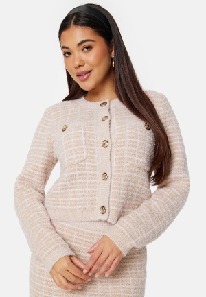 Läs mer om BUBBLEROOM Brielle Button Knitted Jacket Light beige / White XL