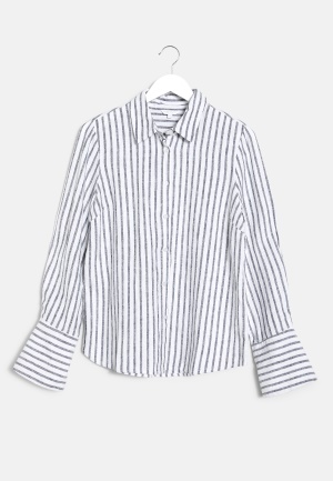 Läs mer om BUBBLEROOM CC Linen striped shirt Striped 46