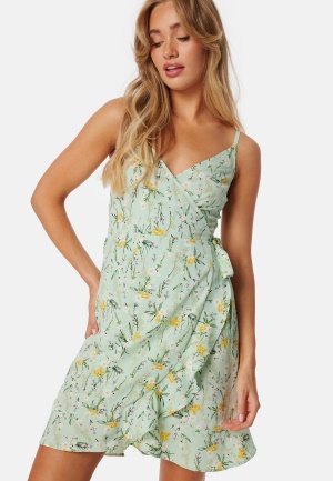 Läs mer om BUBBLEROOM Flounce Short Strap Dress Green/Patterned XS