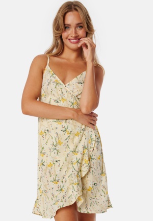 Läs mer om BUBBLEROOM Flounce Short Strap Dress Yellow/Patterned L