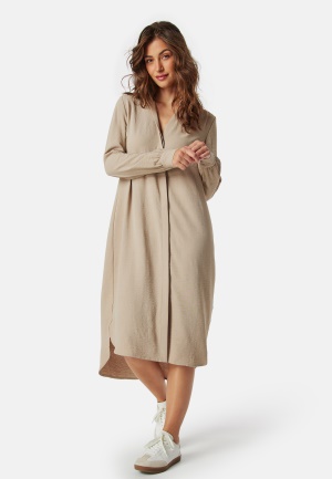 Läs mer om BUBBLEROOM Hidden Button Shirt Dress Nougat XS