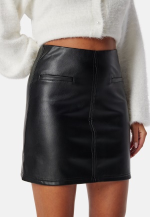 Läs mer om BUBBLEROOM Short PU Skirt Black L