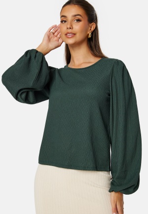 Läs mer om BUBBLEROOM Leonne puff sleeve blouse Dark green XS