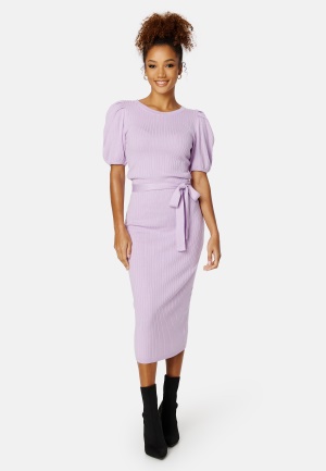 Läs mer om BUBBLEROOM Linnelle knitted puff sleeve dress Lilac XS