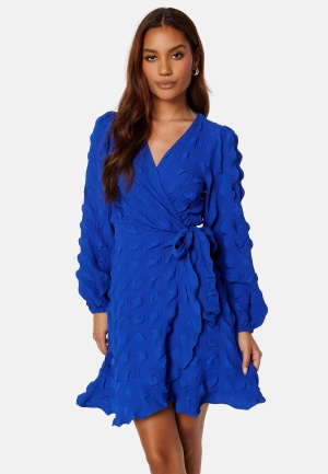 Läs mer om BUBBLEROOM Litzy Wrap Dress Blue XS