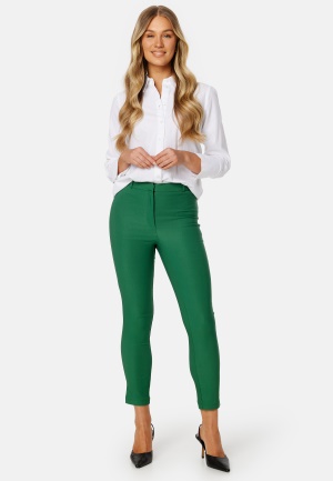 Läs mer om BUBBLEROOM Lorene stretchy suit trousers Green 40