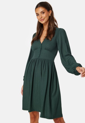 Läs mer om BUBBLEROOM Lova Short Dress Dark green XL